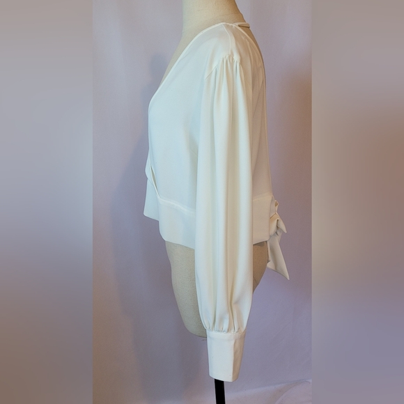 Idem Ditto White Surplice Blouse with Open Back and Bow Accent Sz. Large - Picture 4 of 8